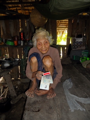 Gx My Trung+bagia an xin_03.JPG